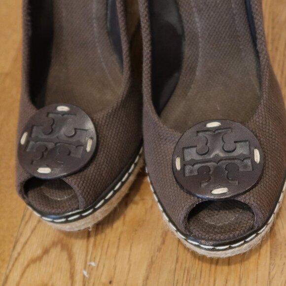 TORY BURCH brown wedge shoes 10 peep hole espadrille canvas vacation boho logo - Picture 4 of 11